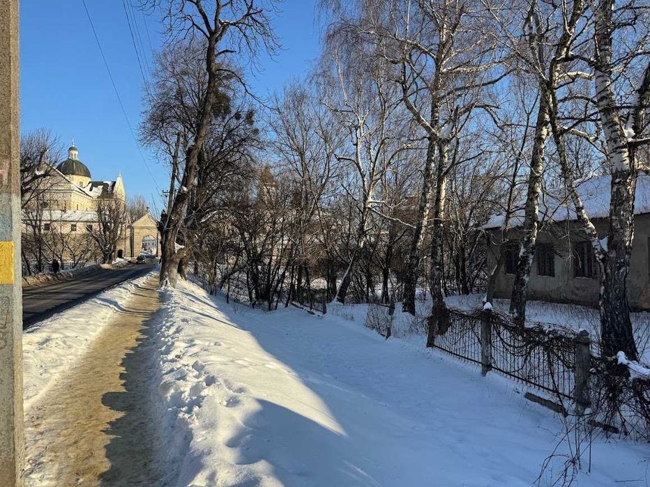 Частина будівлі 408,6 м2. м. Жовква, вул. Л. Українки, 1