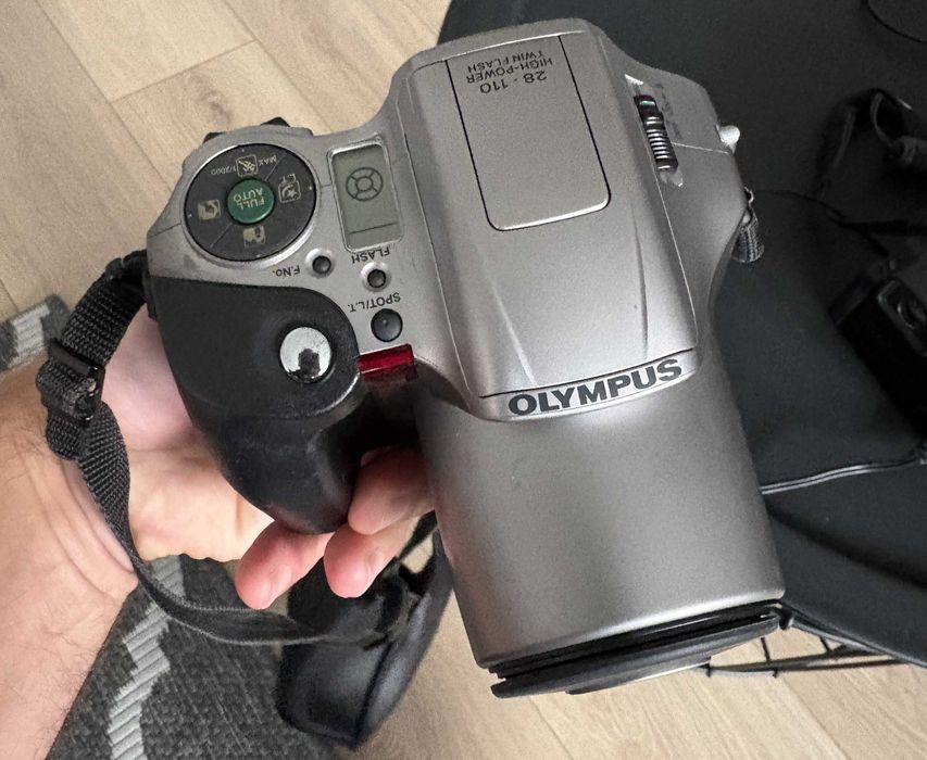Olympus IS-20 (L-20) | Analogowy aparat 35mm | Obiektyw 28-110mm