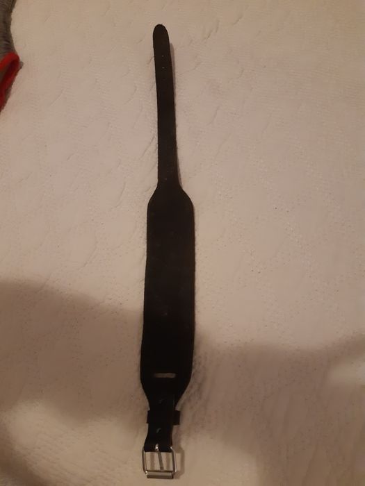 Pulseira goth em pele