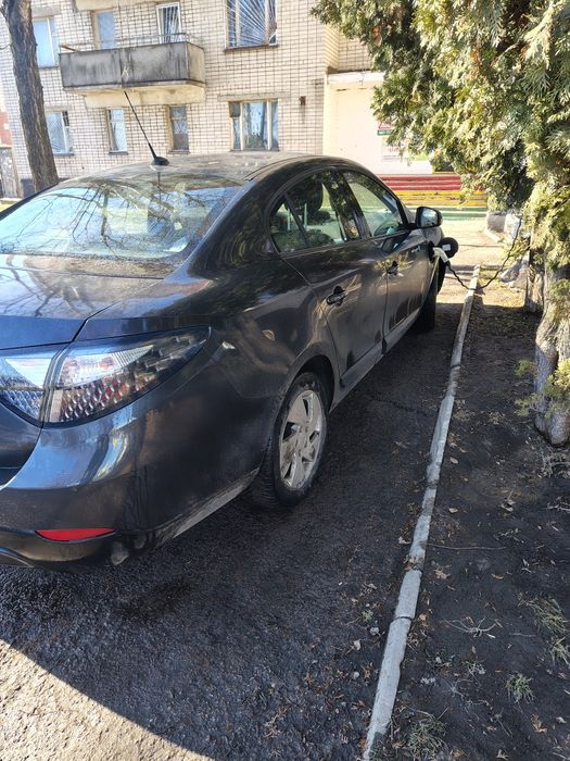 Продам Єлектроавтомобіль . Renault fusion. Ціна 4300 У.е.