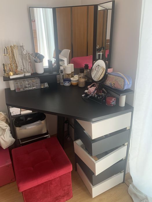 Tocador preto e branco