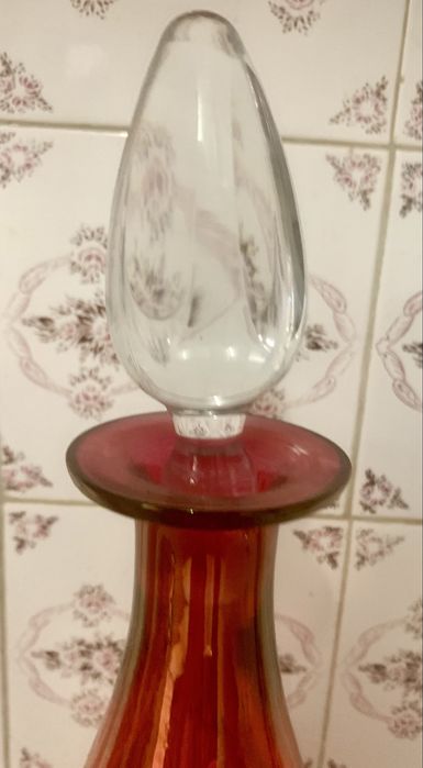 Garrafa bicolor em cristal lapidada