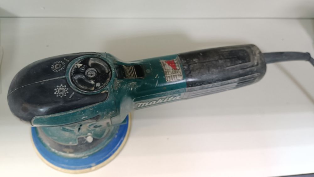 Шліфмашина вібраційна ексцентрикова Makita BO6050