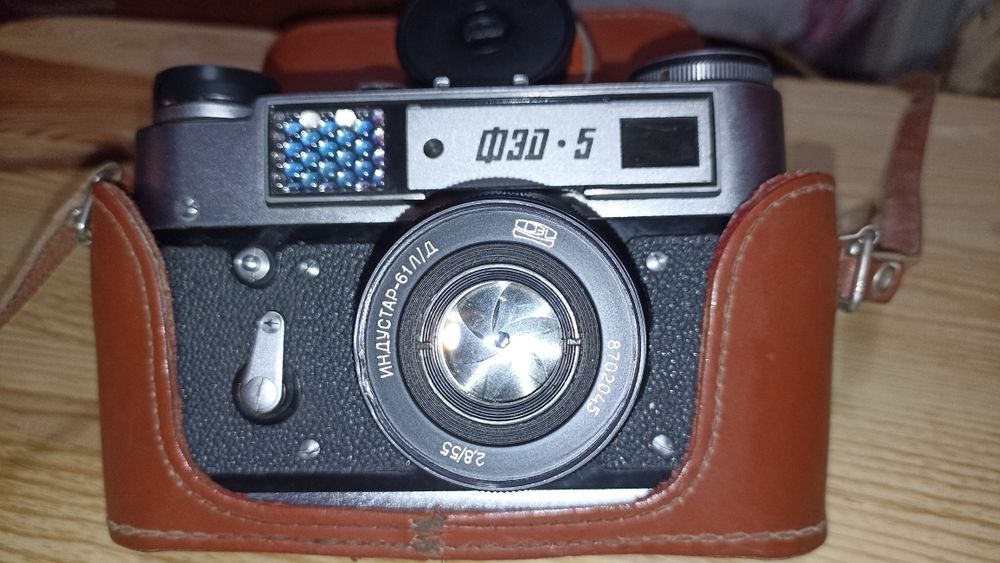 Фотоапарат "ФЭД-5".