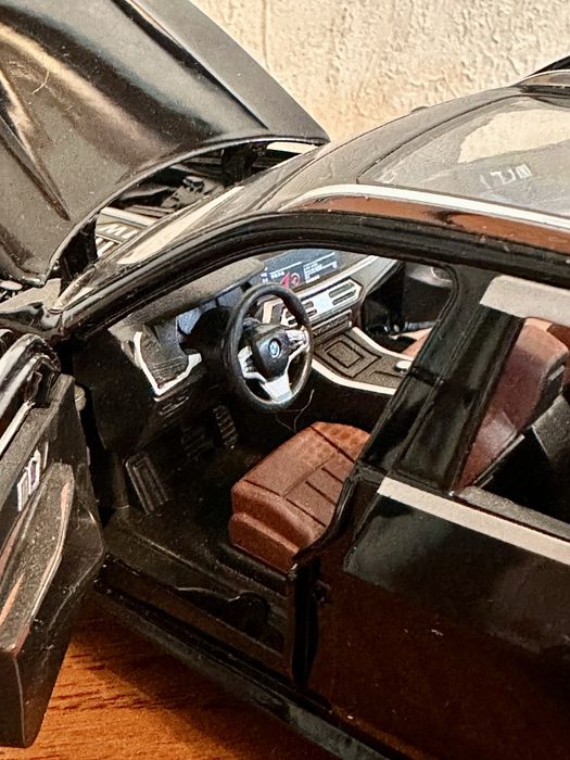 Bmw x5 модель 1:24 машинка новая