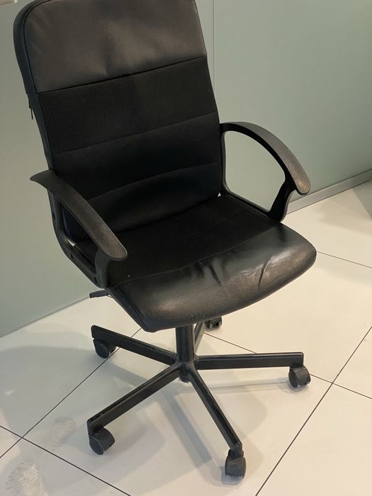 Продам офісні крісла