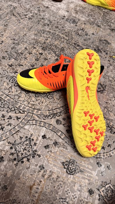 Сороконіжки, футзалки, бампи NIKE mercurial