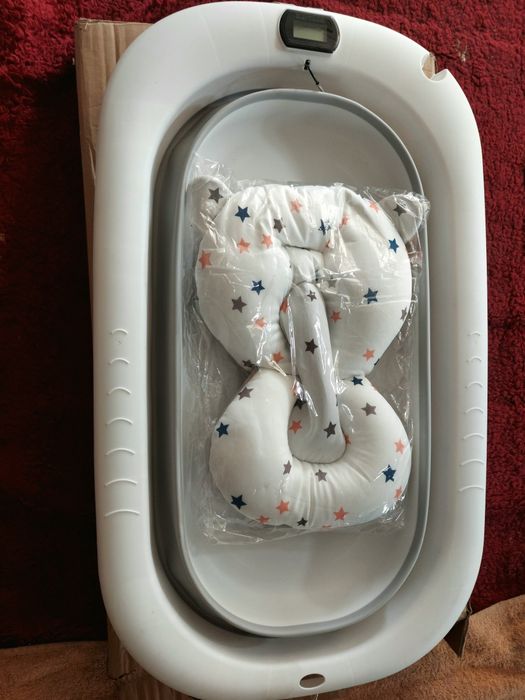 Wanienka  do kąpieli plus poduszka do wody.