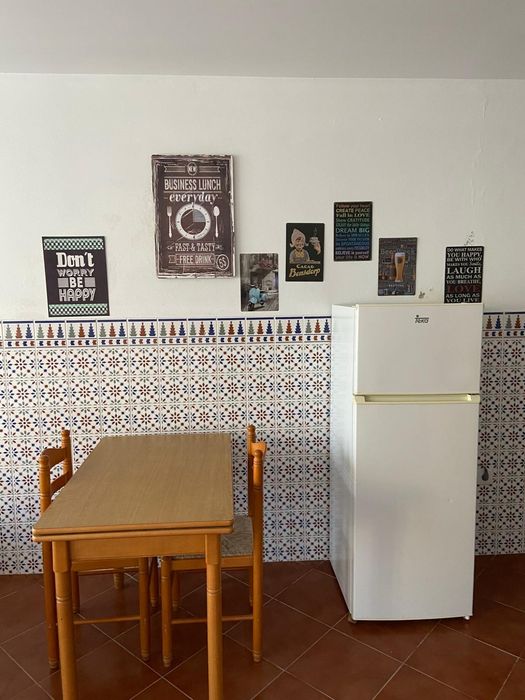 Quarto independente confortável e bem localiza