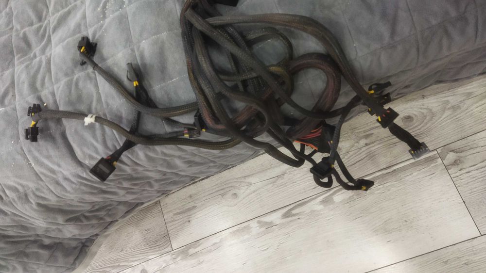 Блок питания Corsair CX750 750 Вт 80+ Bronze (CP-9020123-EU)