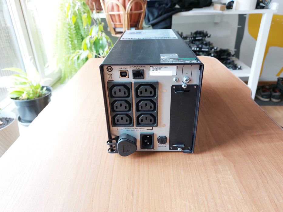 Zasilacz UPS APC Smart-UPS 750VA SMT750I (bez aku)