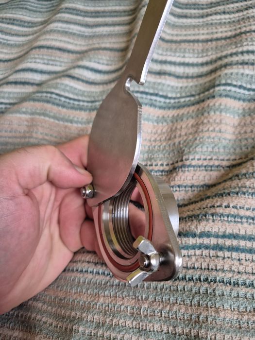 Zawór nierdzewny 6/4'' klapowy – gwint wewnętrzny. Do odstojnika na miód.