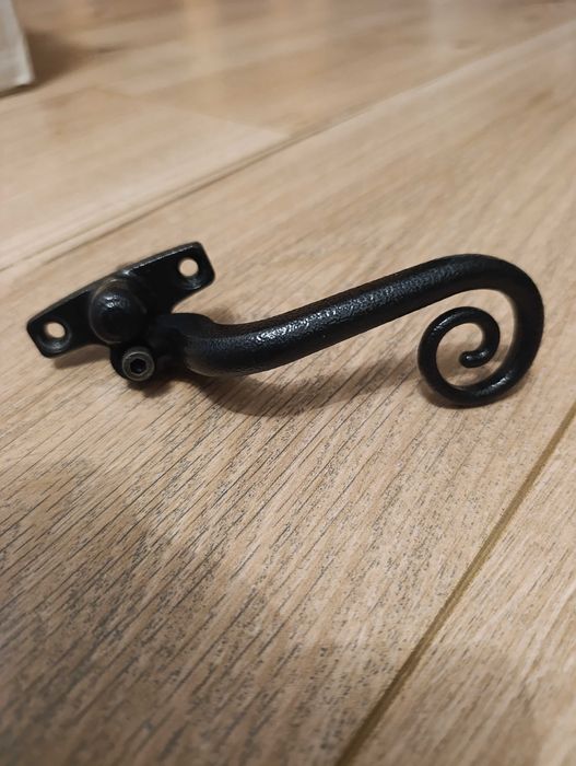 Klamki okienne w90 monkey tail "małpi ogon"