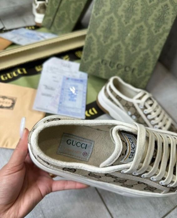 Sneakersy Gucci na platformie