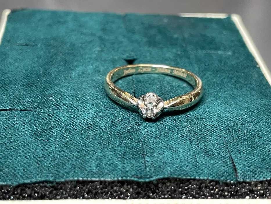 Złoty pierścionek zaręczynowy z diamentem YES 14kt 2,11g 0,06ct r.11