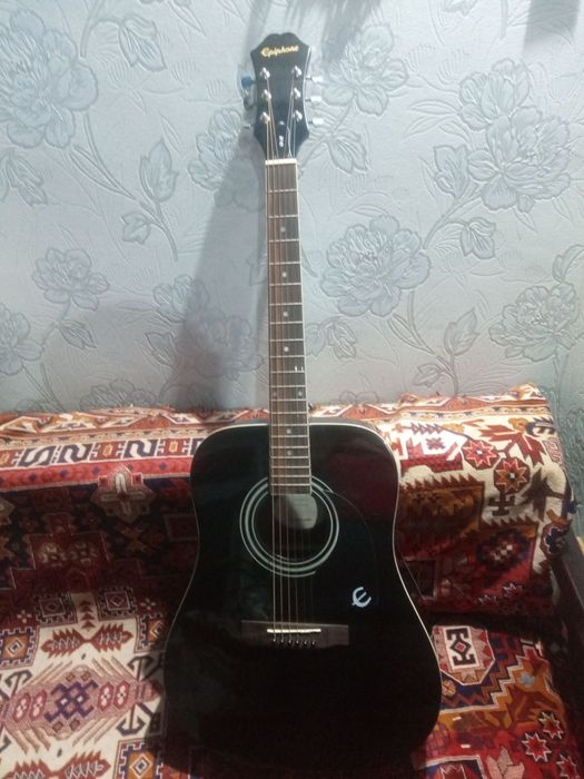 Продам акустичну гітару Epiphone DR-100 EB.