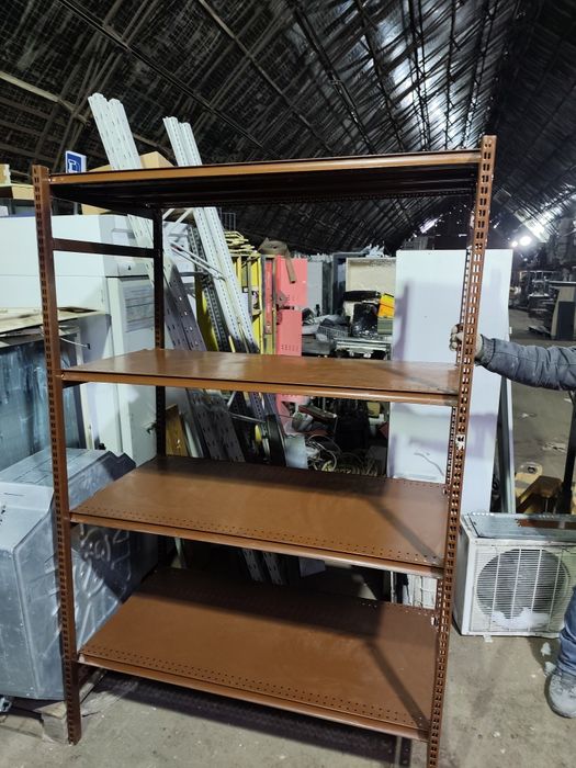 Продаж стелажів різних розмірів.