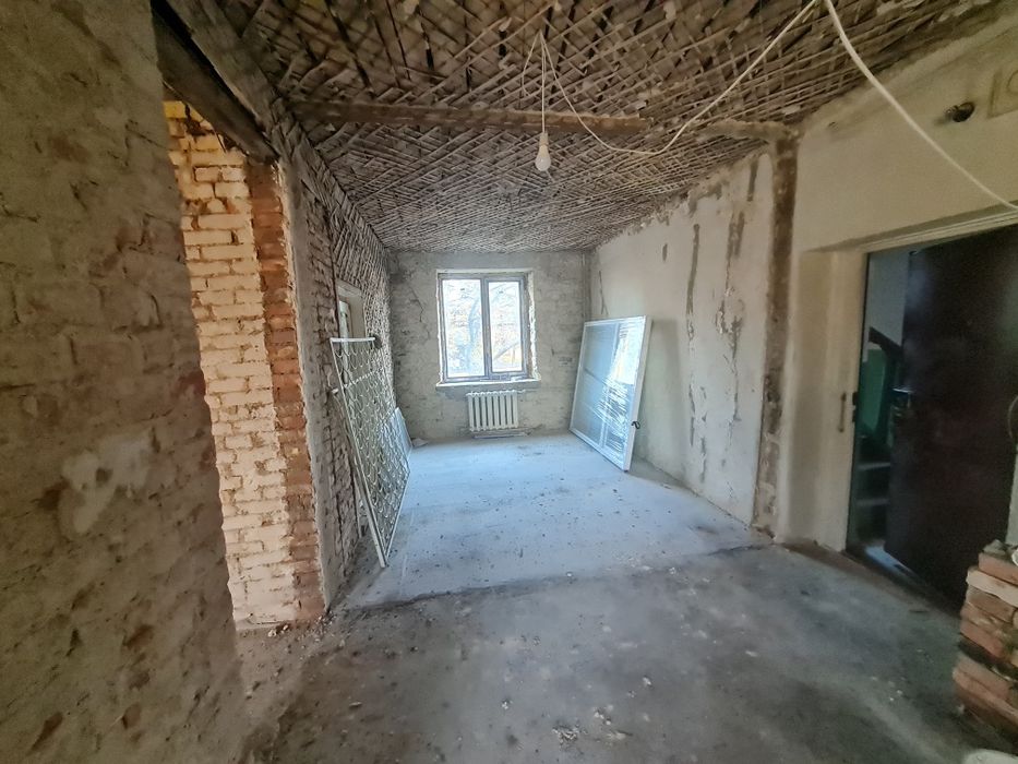 Трёхкомнатная квартира 50 метров от атб под жилье магазин или офис