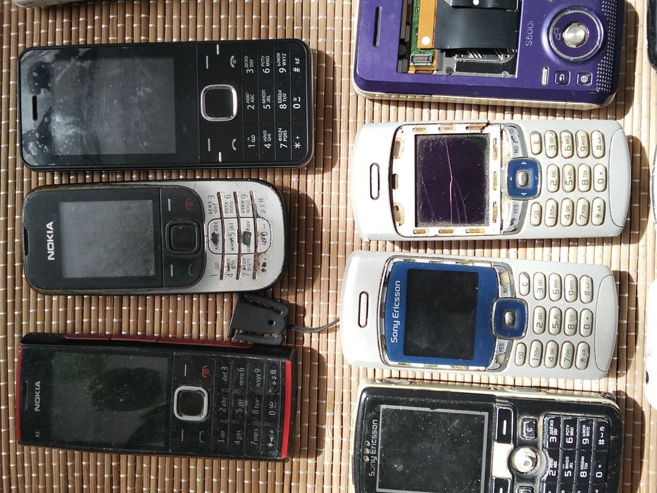 Продам телефон на запчасти