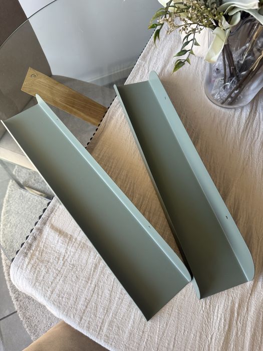 2 prateleiras verdes