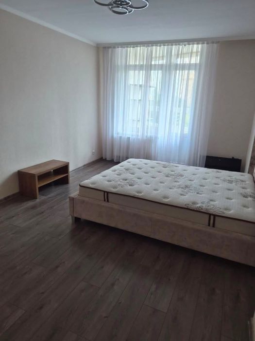 Здам в оренду 2к квартиру 76м2, вул.Урлівська 40