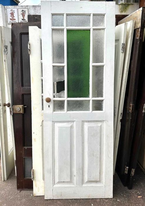 Portas antigas em madeira maciça, sem aduela