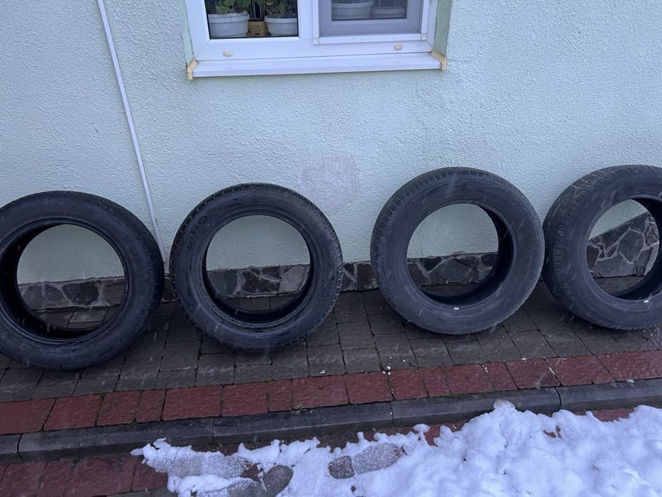 Два комплекти шин ( літні та зимові ) r17
