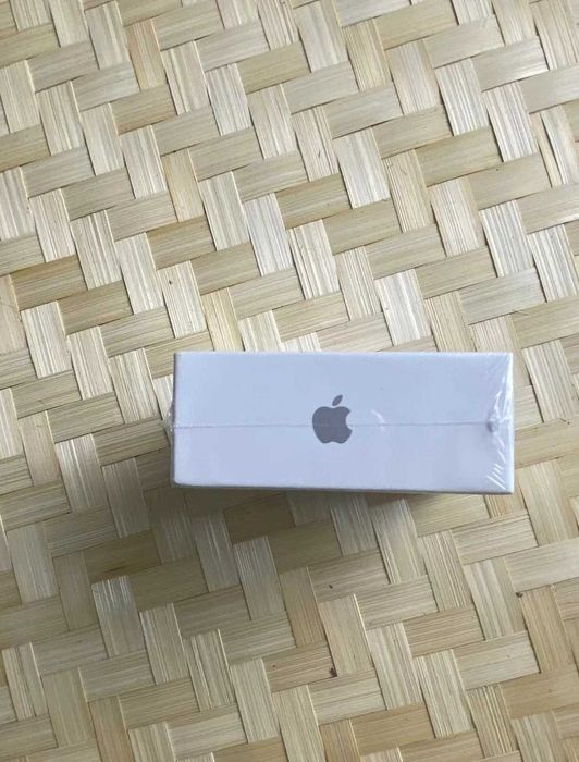 Nowe Apple AirPods 4 z aktywną redukcją szumów