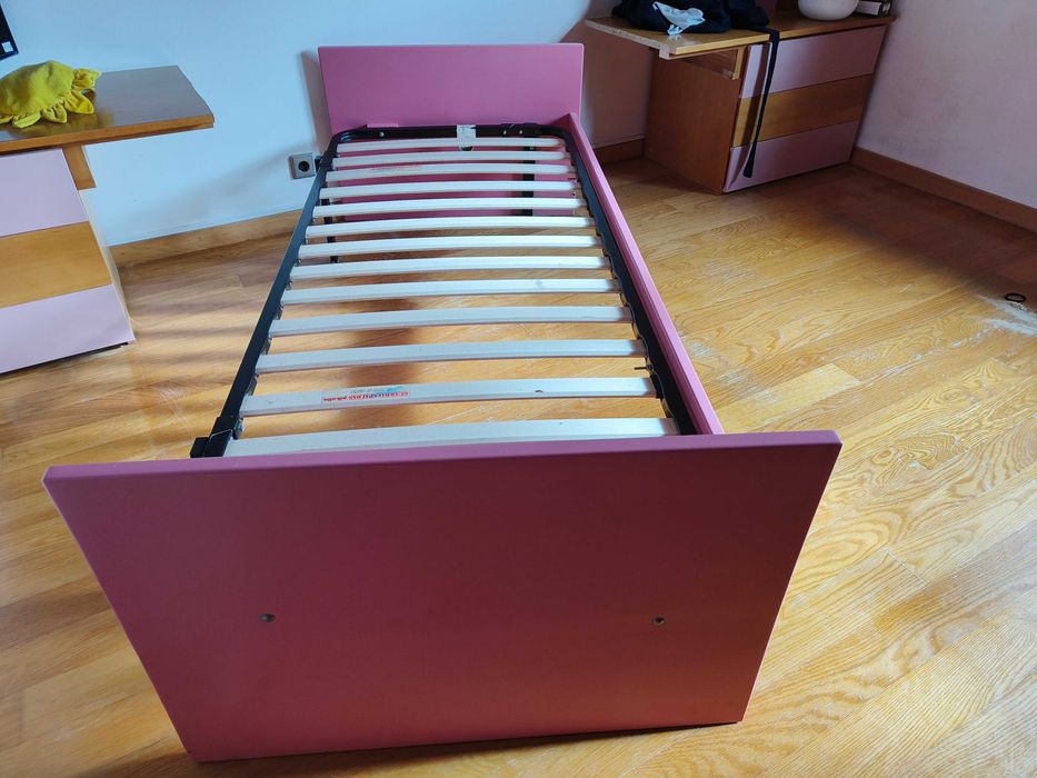 Cama de criança com colchão