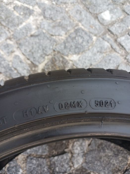 Vendo pneus semi-novos 235/40/19 Michelin