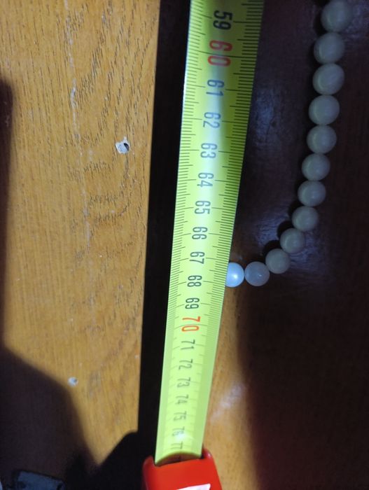 Довгі буси білі 68 см