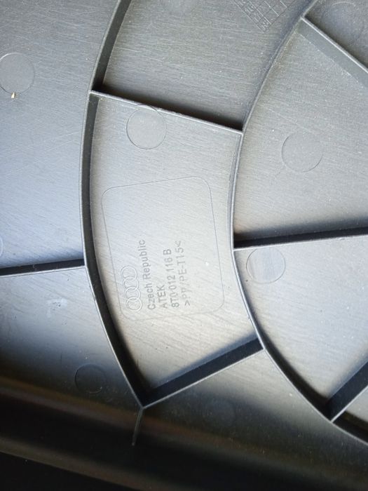 Кріплення запаски audi a4 b8 ,кришка акумулятора