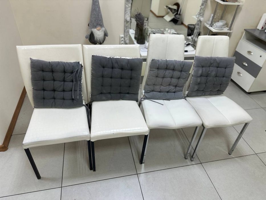Продам офисные стулья 4 шт