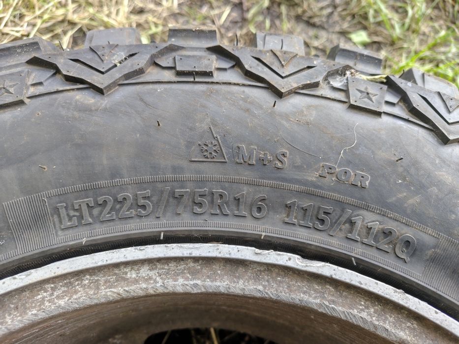 Грязьова шина з диском LT225/75 R16
