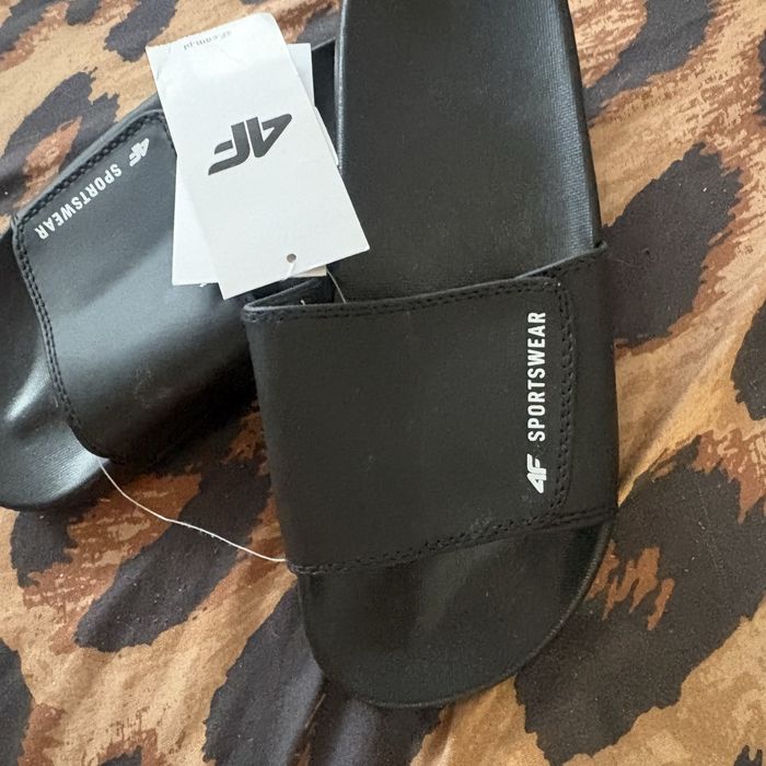 Klapki z firmy 4F