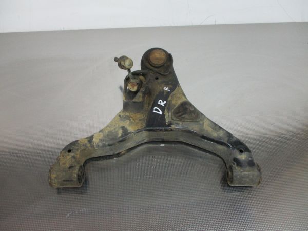 Braço de suspensão frente direito NISSAN NP300 Navara Pick Up (D40)