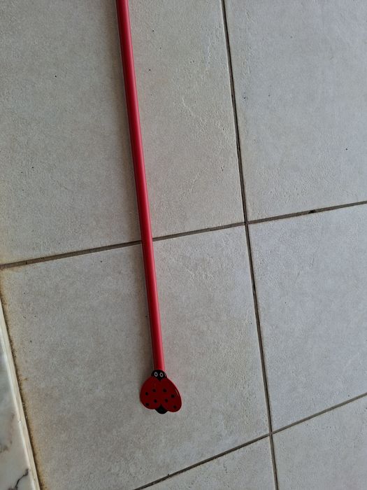 Varão cortinado medida com Joaninha nas pontas.