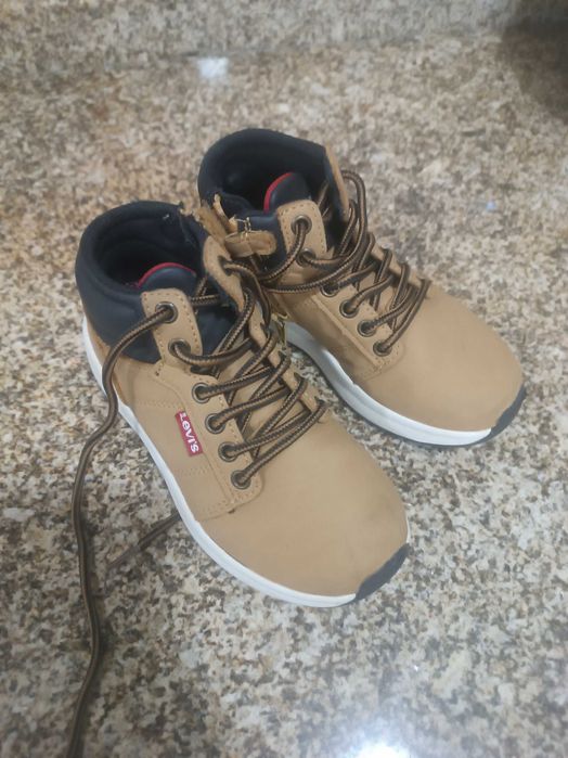 Levis botas criança usadas 2 vezes