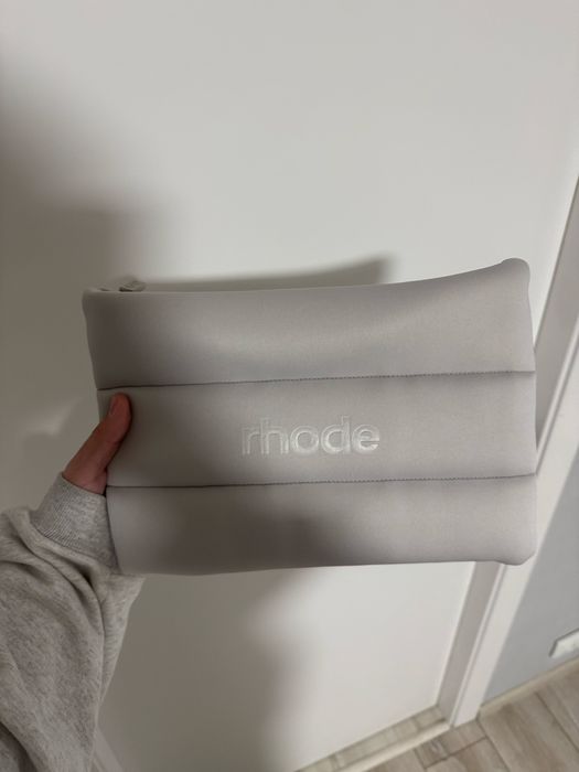 Косметичка Rhode от Хейли Бибер