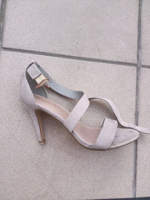Buty sandały na obcasie beżowy/szary 38