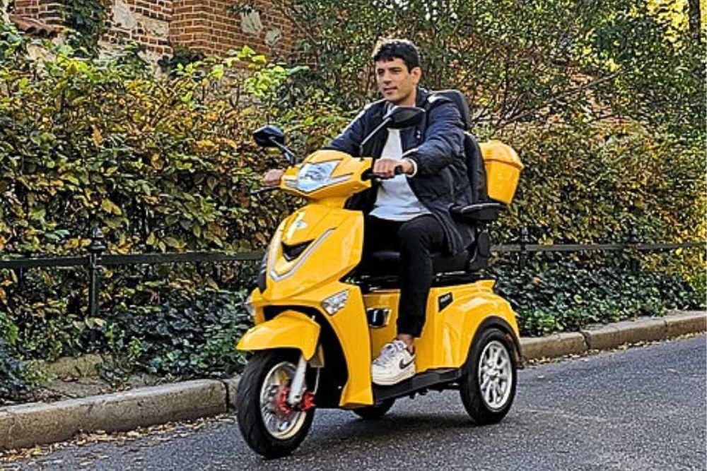 Electroride Fasti 3 Max: Trójkołowy skuter elektryczny z daszkiem