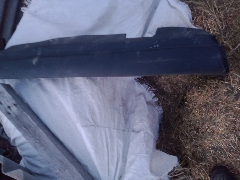 Продам задній бампер  з підсилювачем і з усіма кріпленнями на ваз 2109