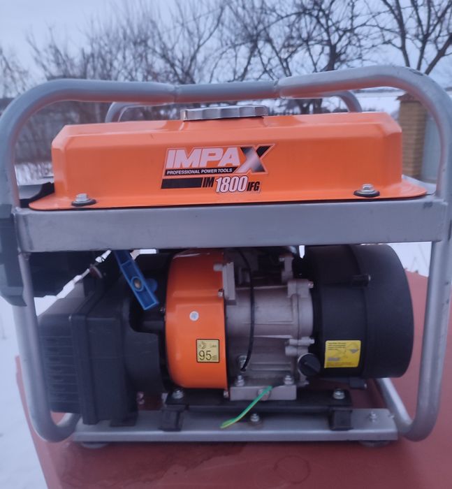 Продам  інверторний генератор.