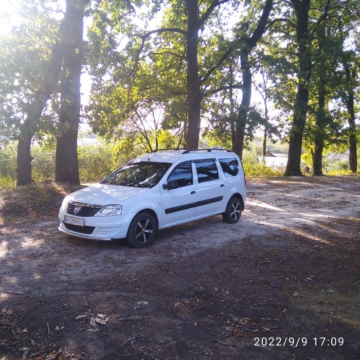 Услуги такси на 7 местному авто  Дачия Логан