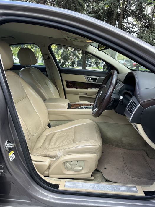 Jaguar XF 2009 2.7 дизель автомат