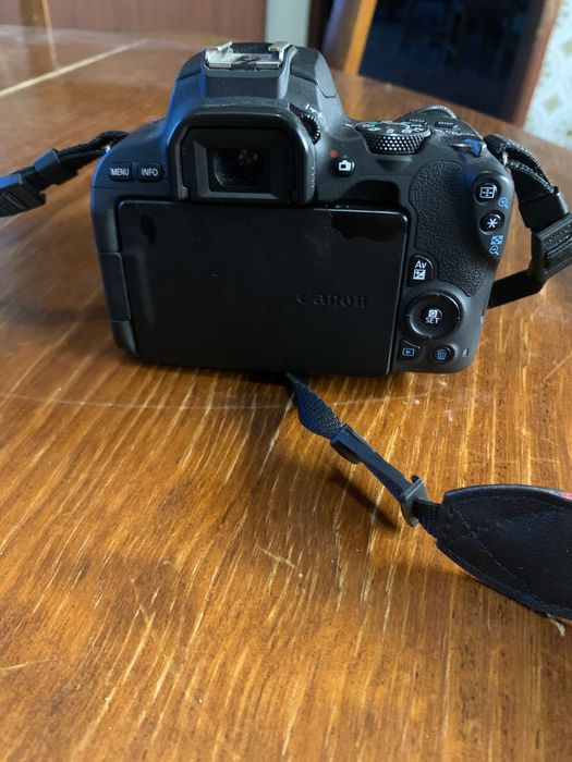 Canon EOS Rebel SL2(200D)
