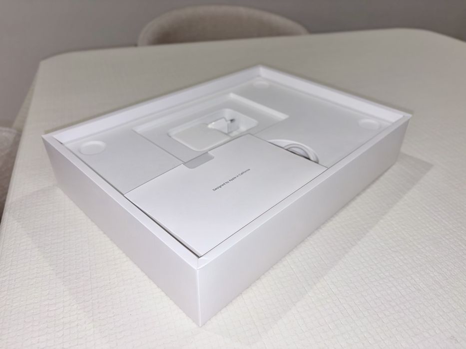 Macbook Air 13” M2 16gb ram