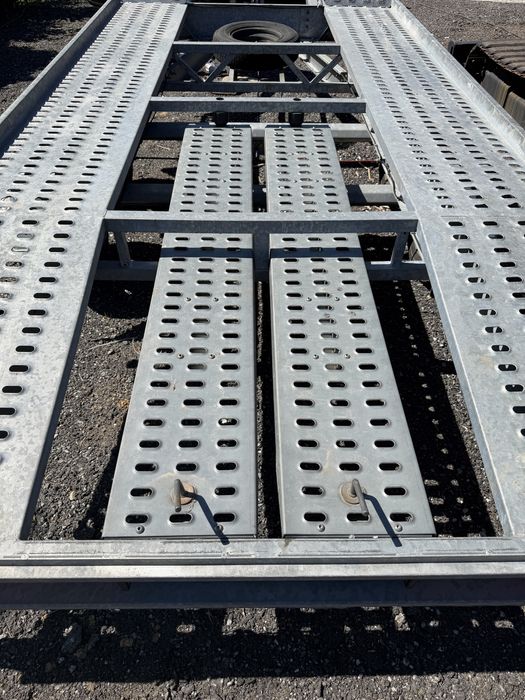 Atrelado porta carros como novo