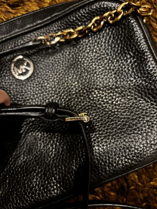 Mala michael kors preta tira colo