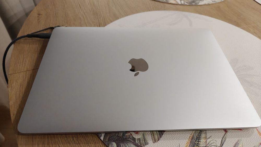 Apple MacBook Air 2020, Apple M1 Chip, 8GB RAM, 256GB SSD, 13.3 Inch in Silver, MGN93B/A